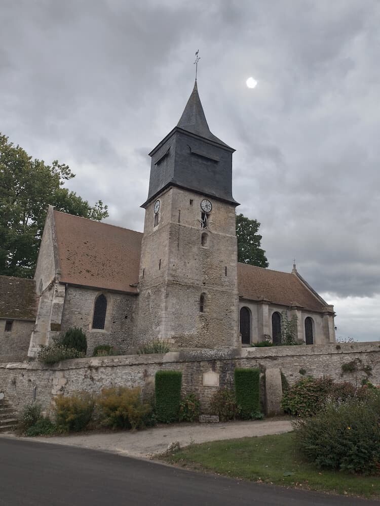 Cadran sur une église.